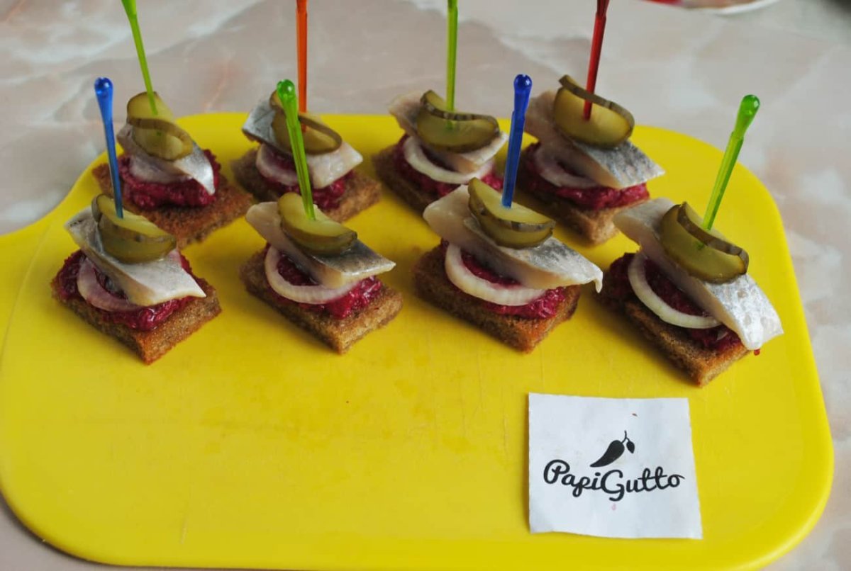 Бутерброды на шпажках