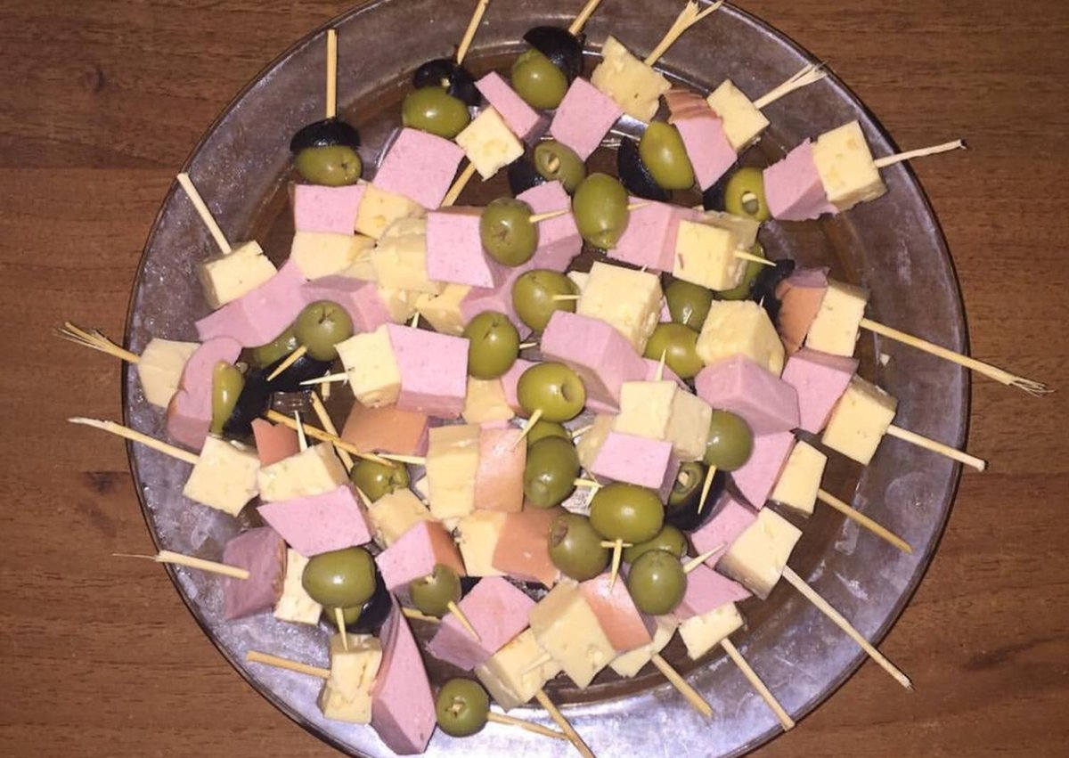 Канапе с креветками и оливками