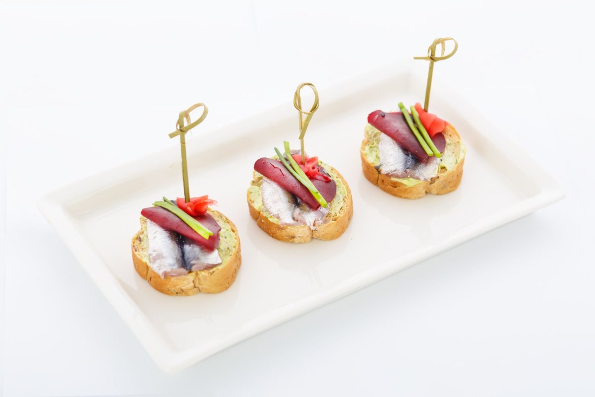 Канапе черри моцарелла оливки