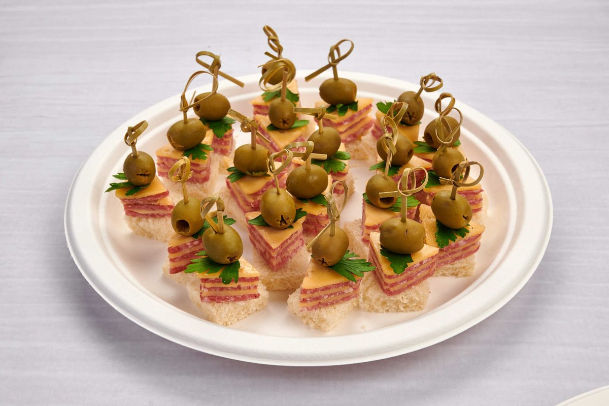 Канапе со слоеным тестом