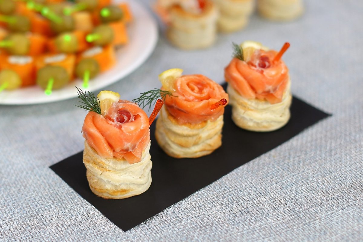 Канапе из слоеного теста