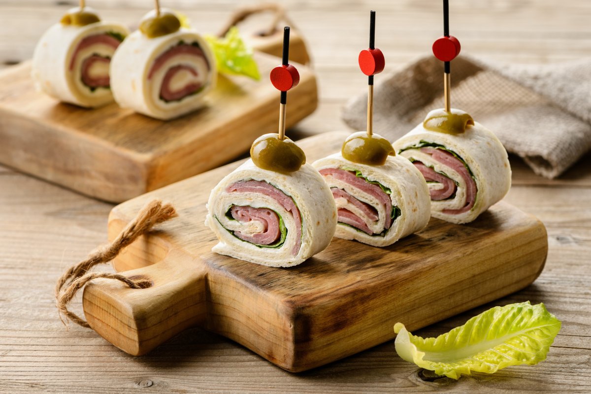 Маленькие сосиски в слоеном тесте