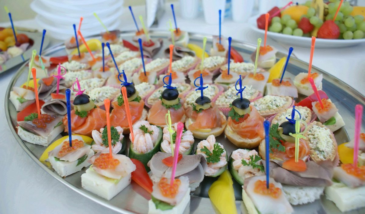 Канапе на шпажках на праздничный стол