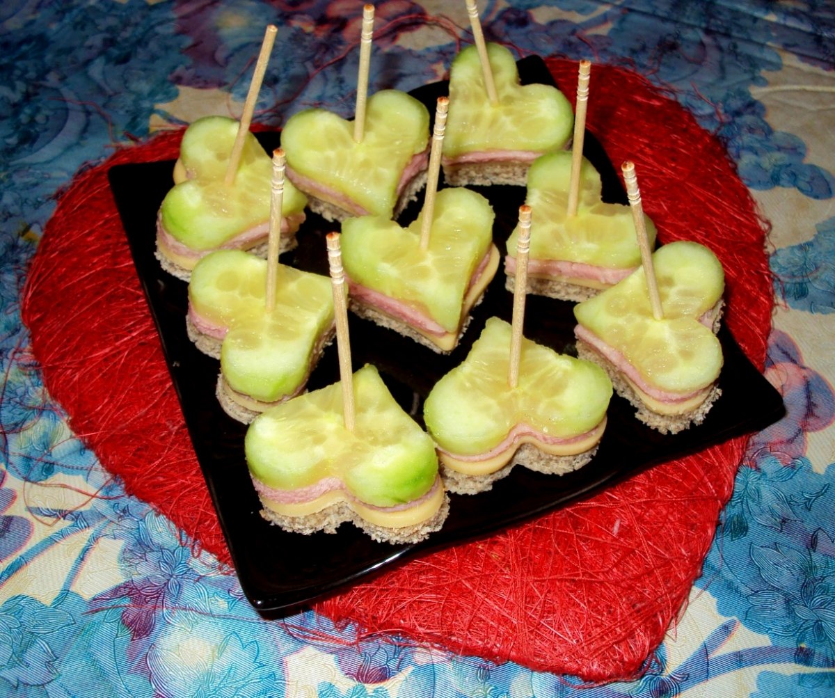 Закуски на шпажках