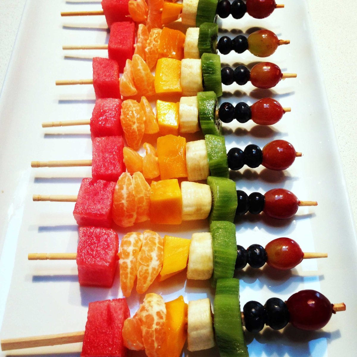 Канапе с красной икрой на шпажках