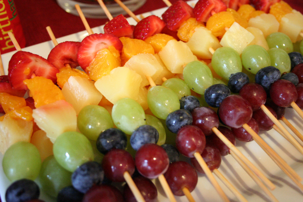 Фруктовое ассорти на шпажках