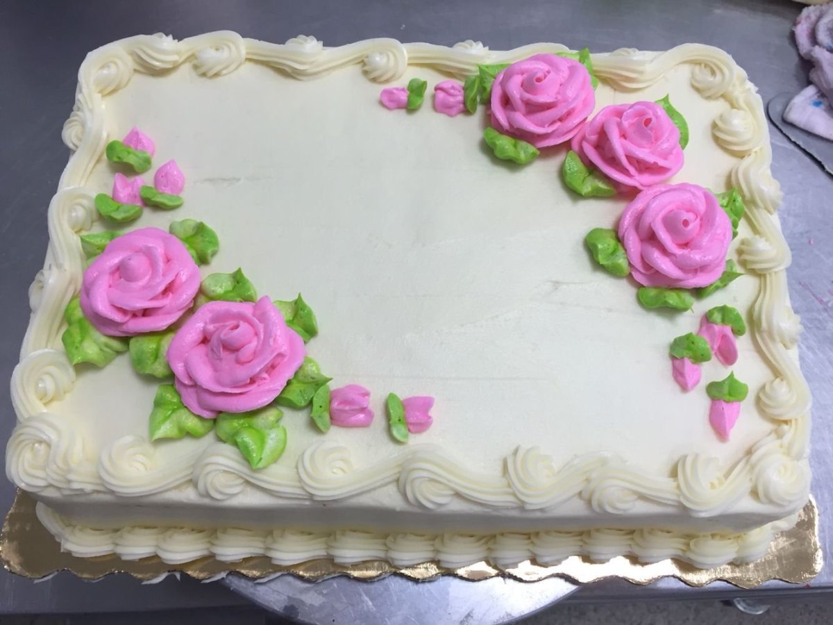 Прямоугольный торт с розочками