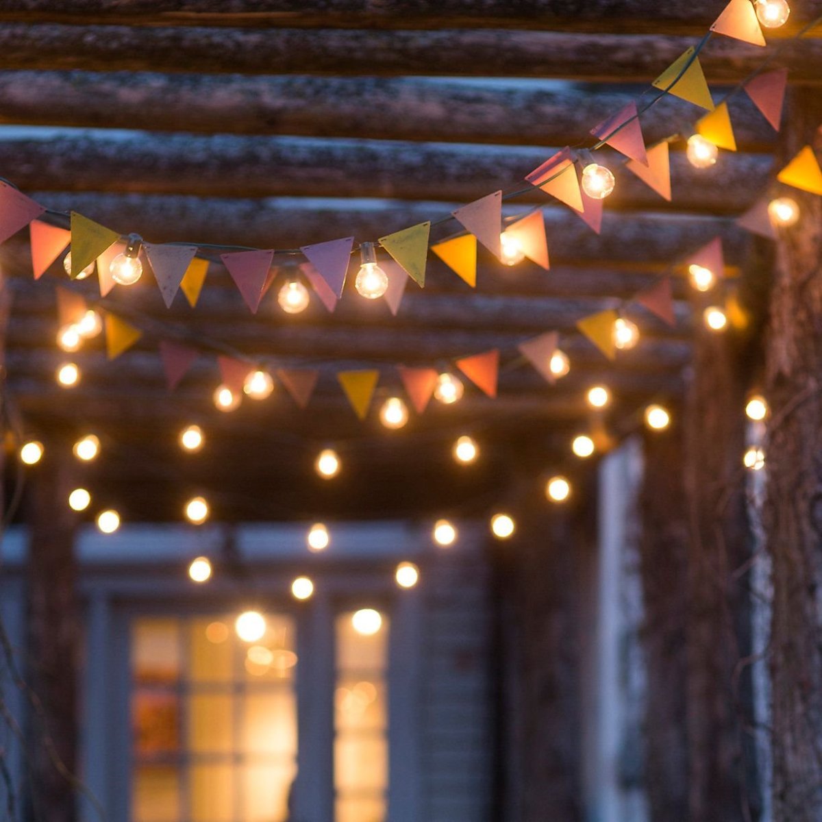 Украшение веранды гирляндой