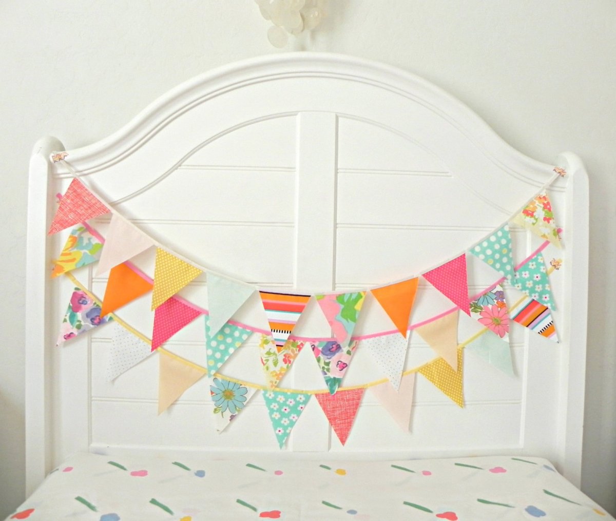 Флажки в комнату