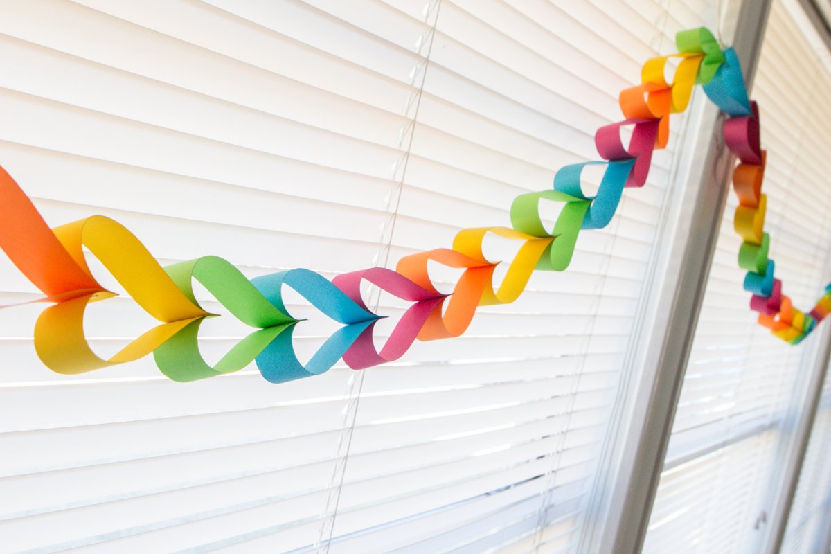 Гирлянда из бумажных бабочек