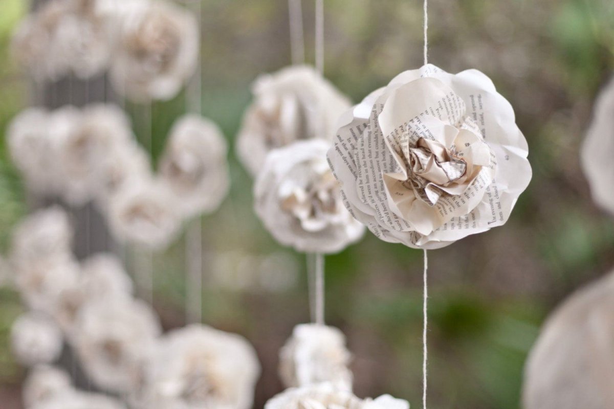 Гирлянда из бумажных цветов