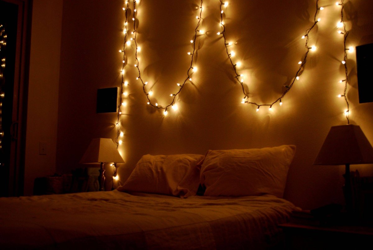 Очень странные дела гирлянда