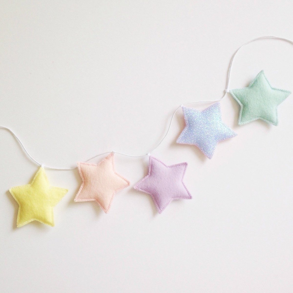 Бумажная гирлянда в интерьере