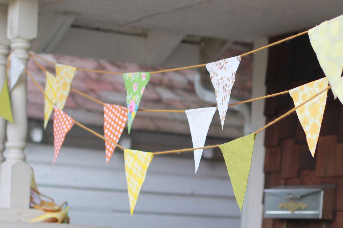 Новогодняя гирлянда из флажков