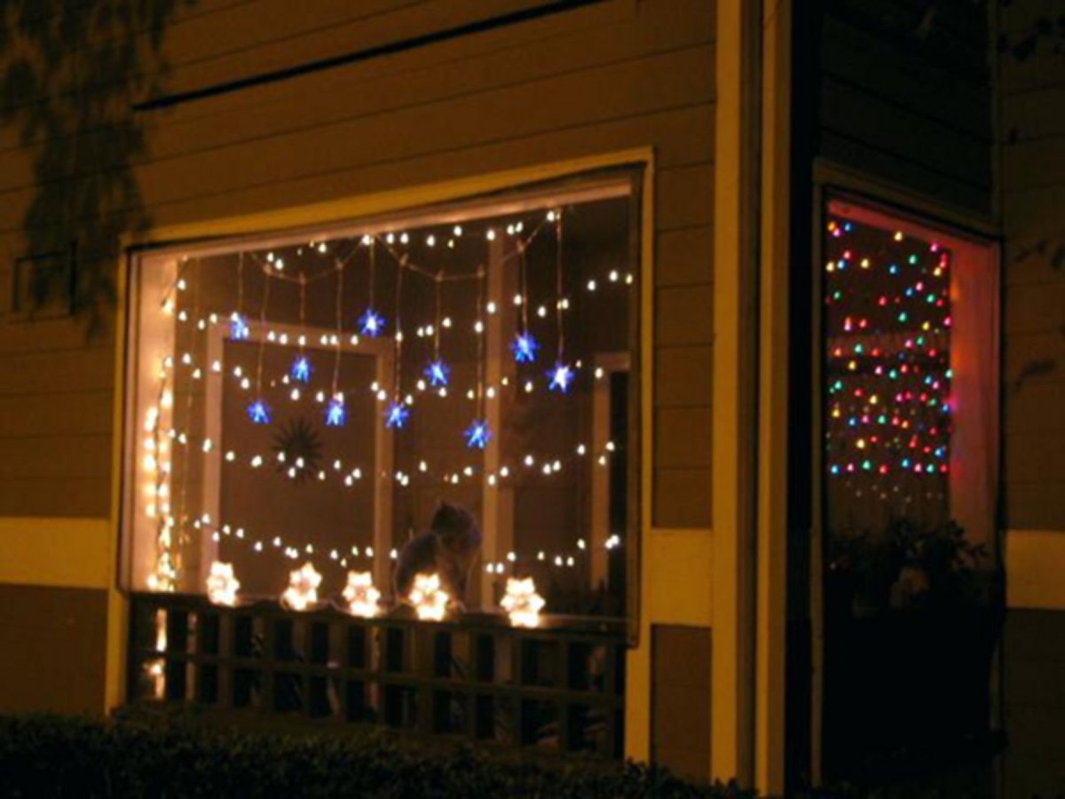 Гирлянда на балконе