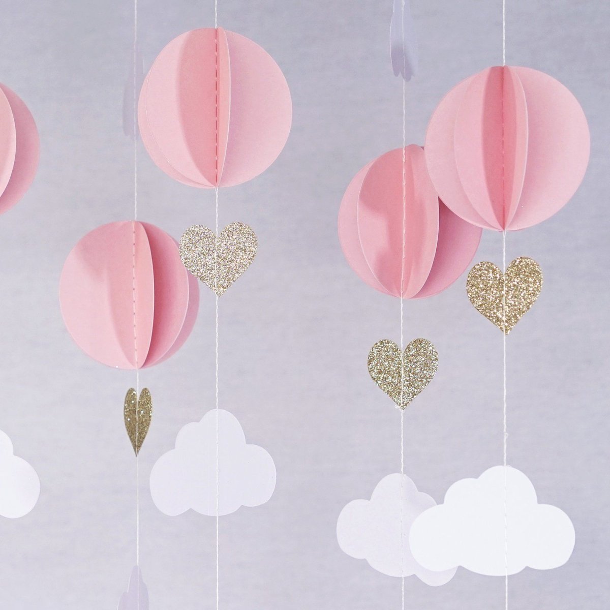 Гирлянда из бумажных шаров