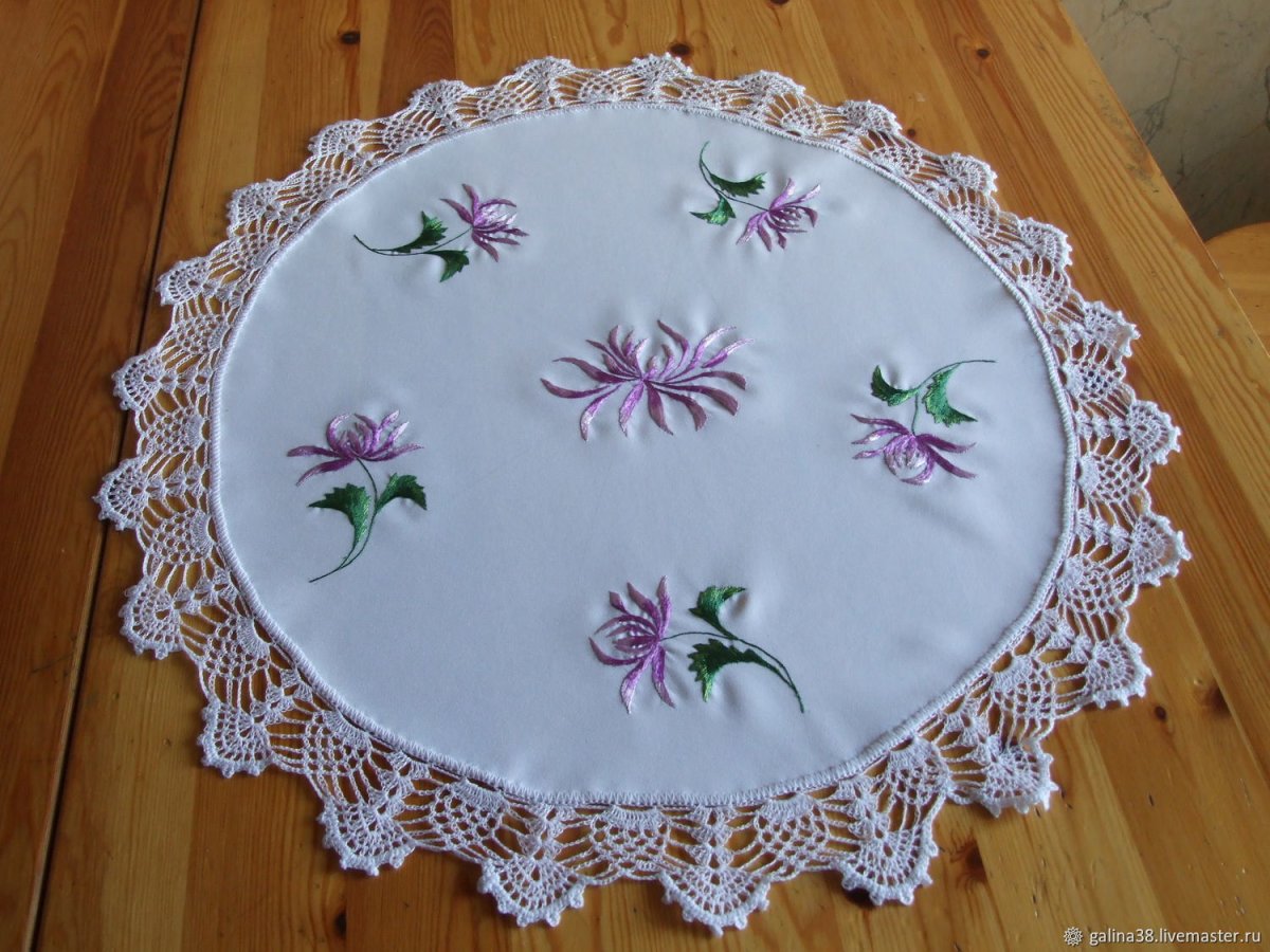 Вышитые скатерти гладью