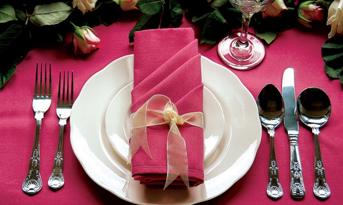 Украшение стола салфетками