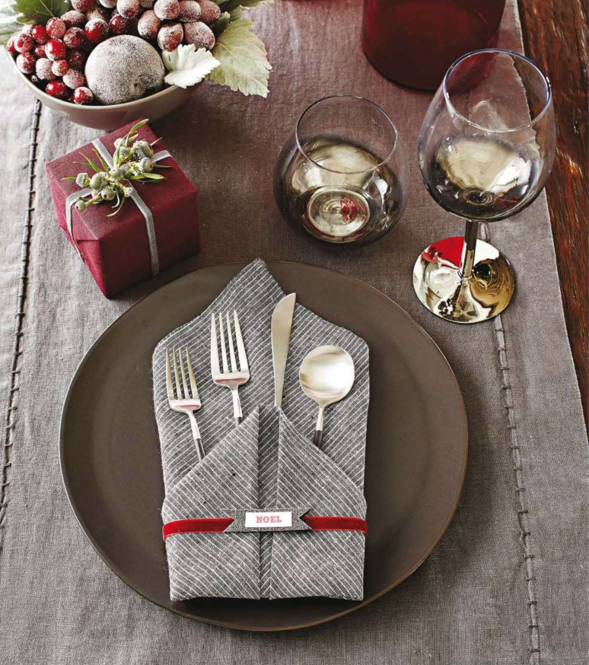 Скатерть бумажная для сервировки стола