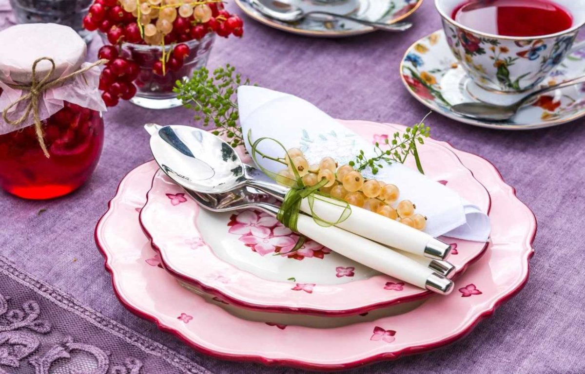 Сервировка стола красиво