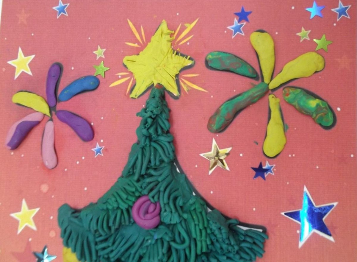 Новогодняя аппликация из пластилина