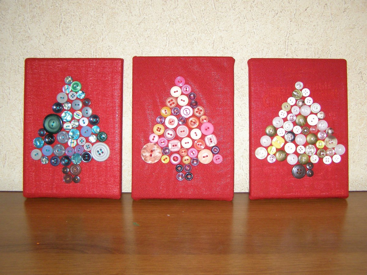 Панно из пуговиц елочка