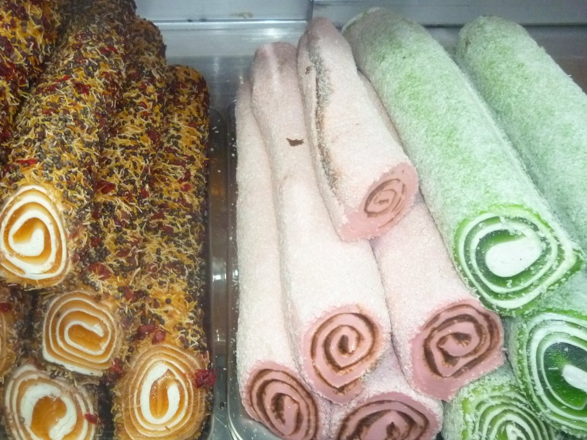 Рахат лукум ежевика фисташка рулет