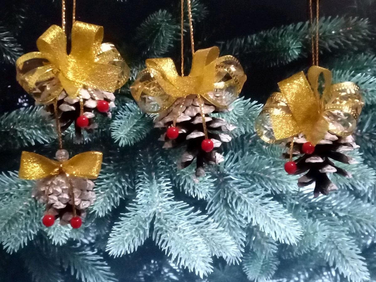 Ёлочные игрушки своими руками из подручных материалов