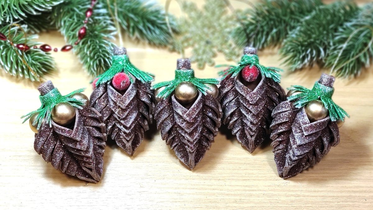 Елочные игрушки шишки
