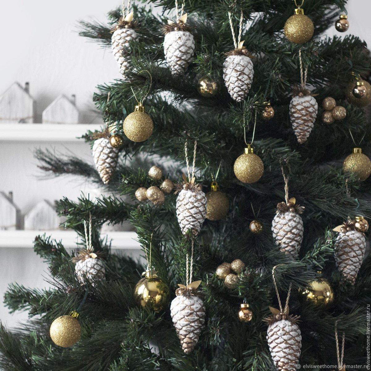 Декор с шишками на новый год