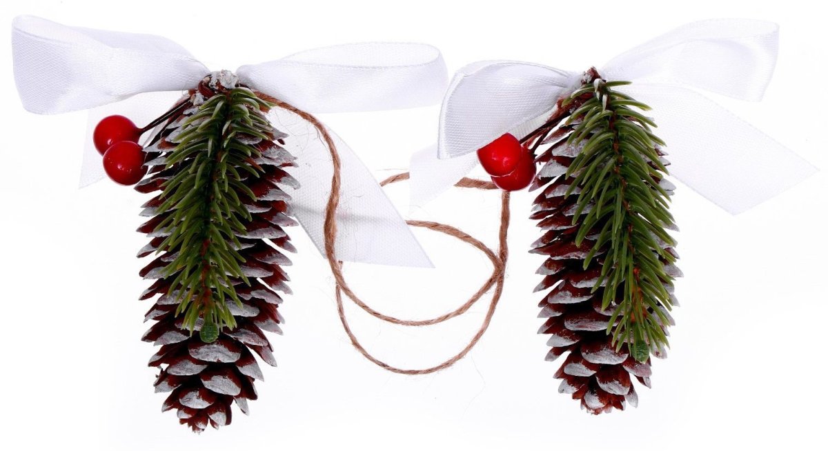 Елочные игрушки из шишек