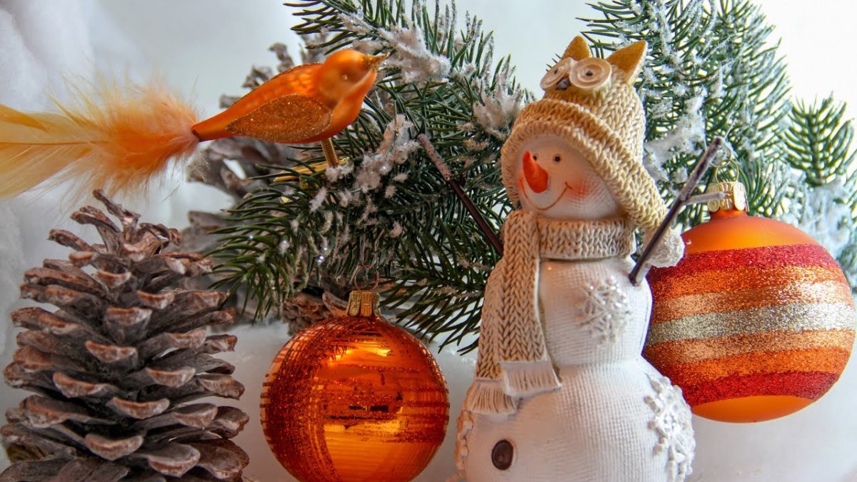 Украшения сосновыми шишками