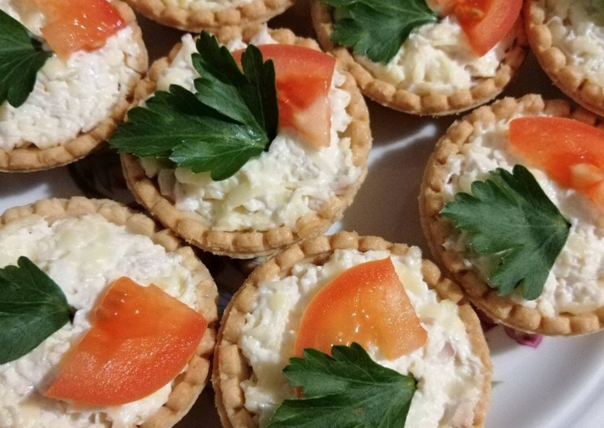 Тарталетки с Альметте и семгой