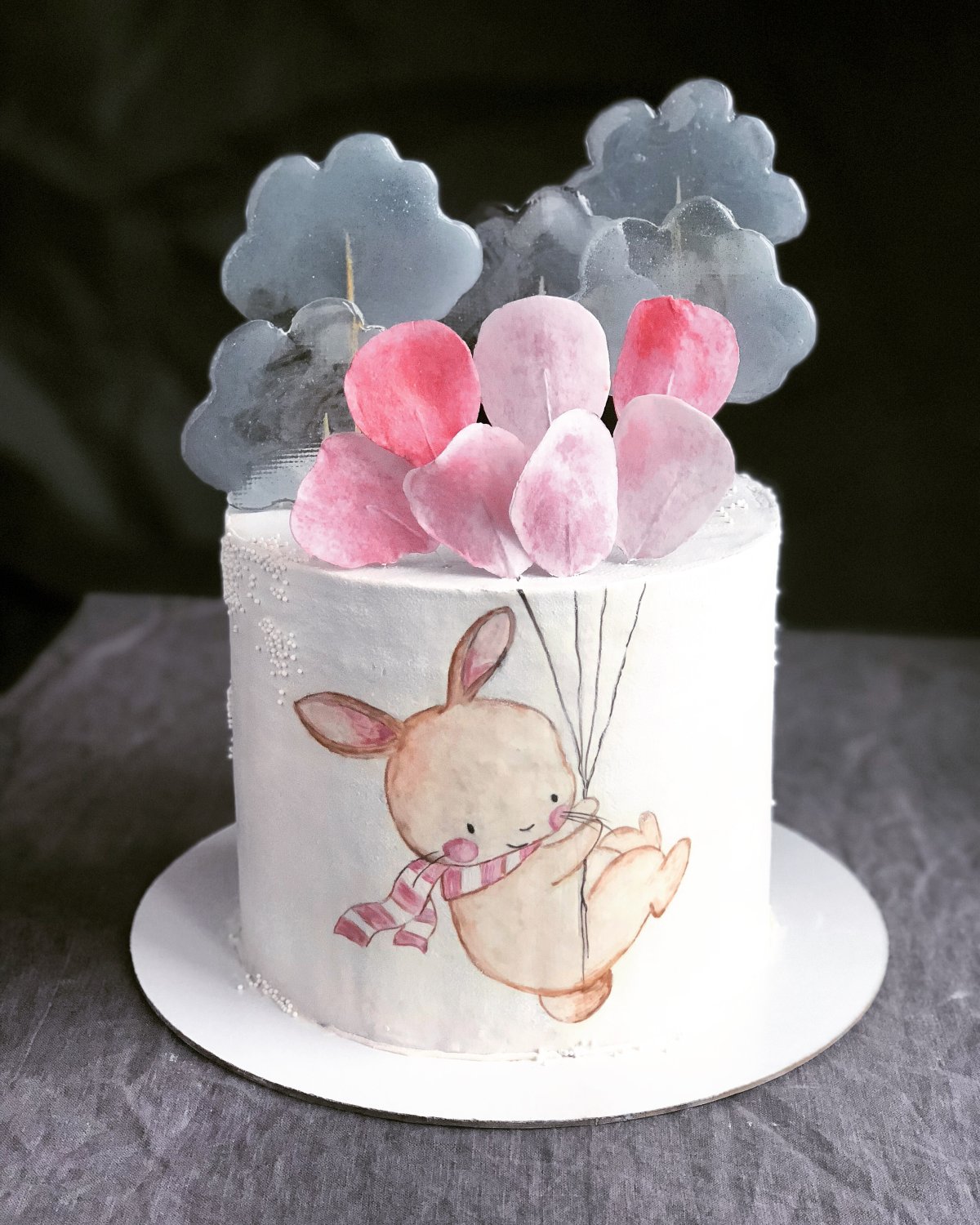 Торт с вафельным декором