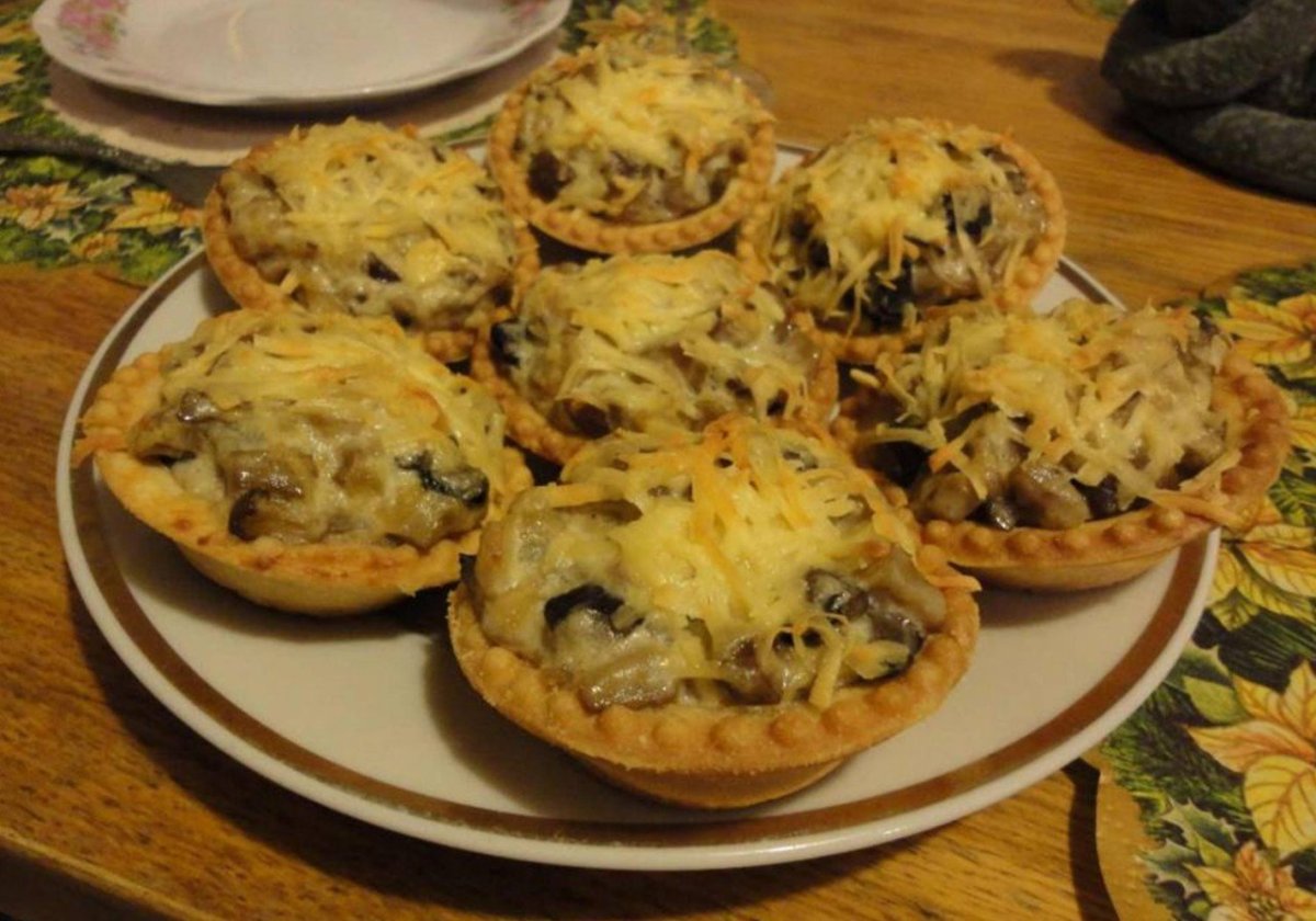 Жюльен с грибами в тарталетках