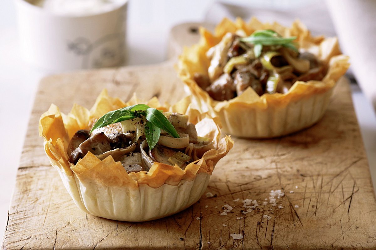 Жульен в тарталетках с грибами
