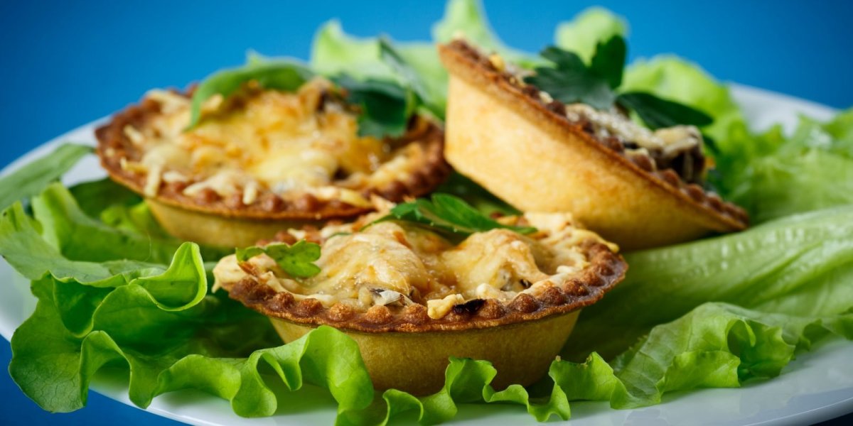 Закуска жульен в тарталетках