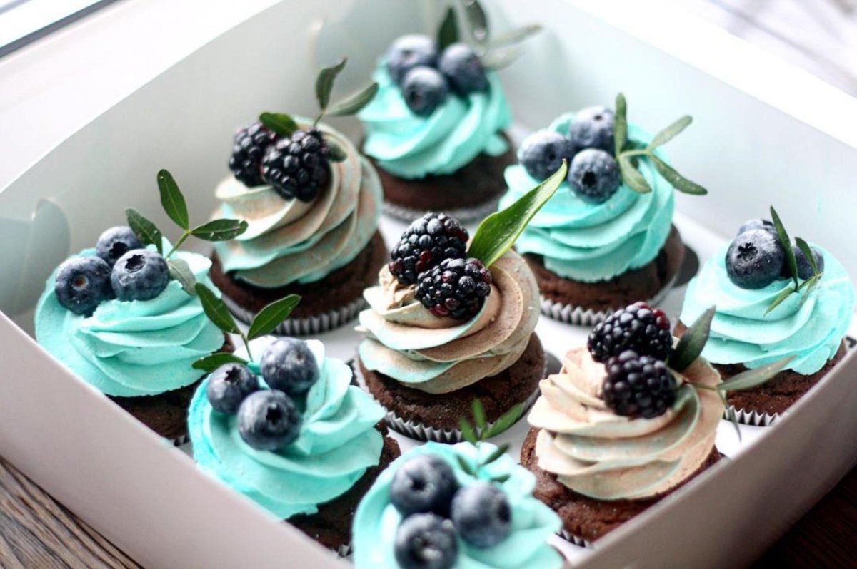 Капкейки украшенные орехами