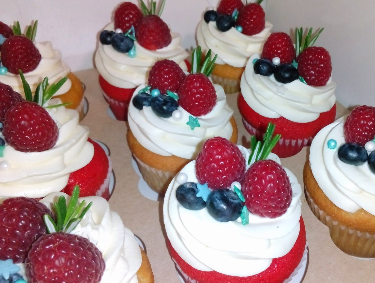 Капкейки с клубникой