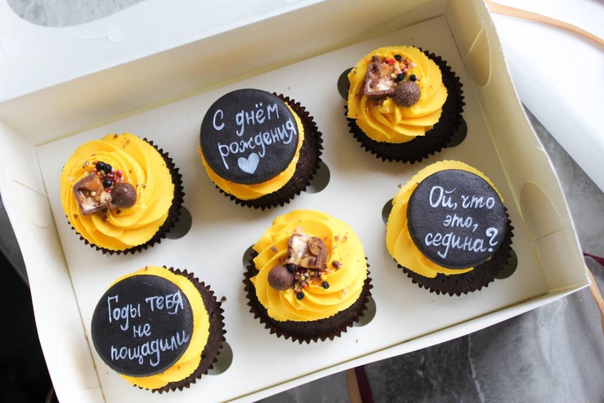 Пирожное подруге