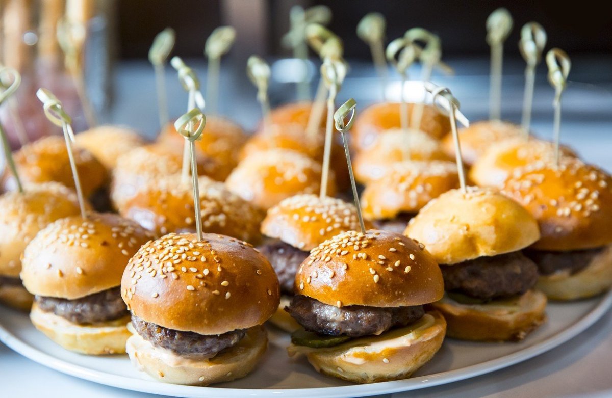 Профитроли с семгой и творожным сыром