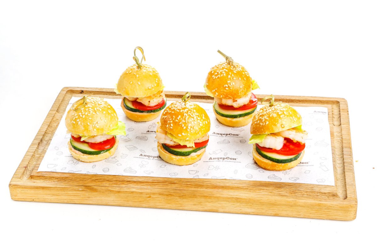 Профитроли с лососем