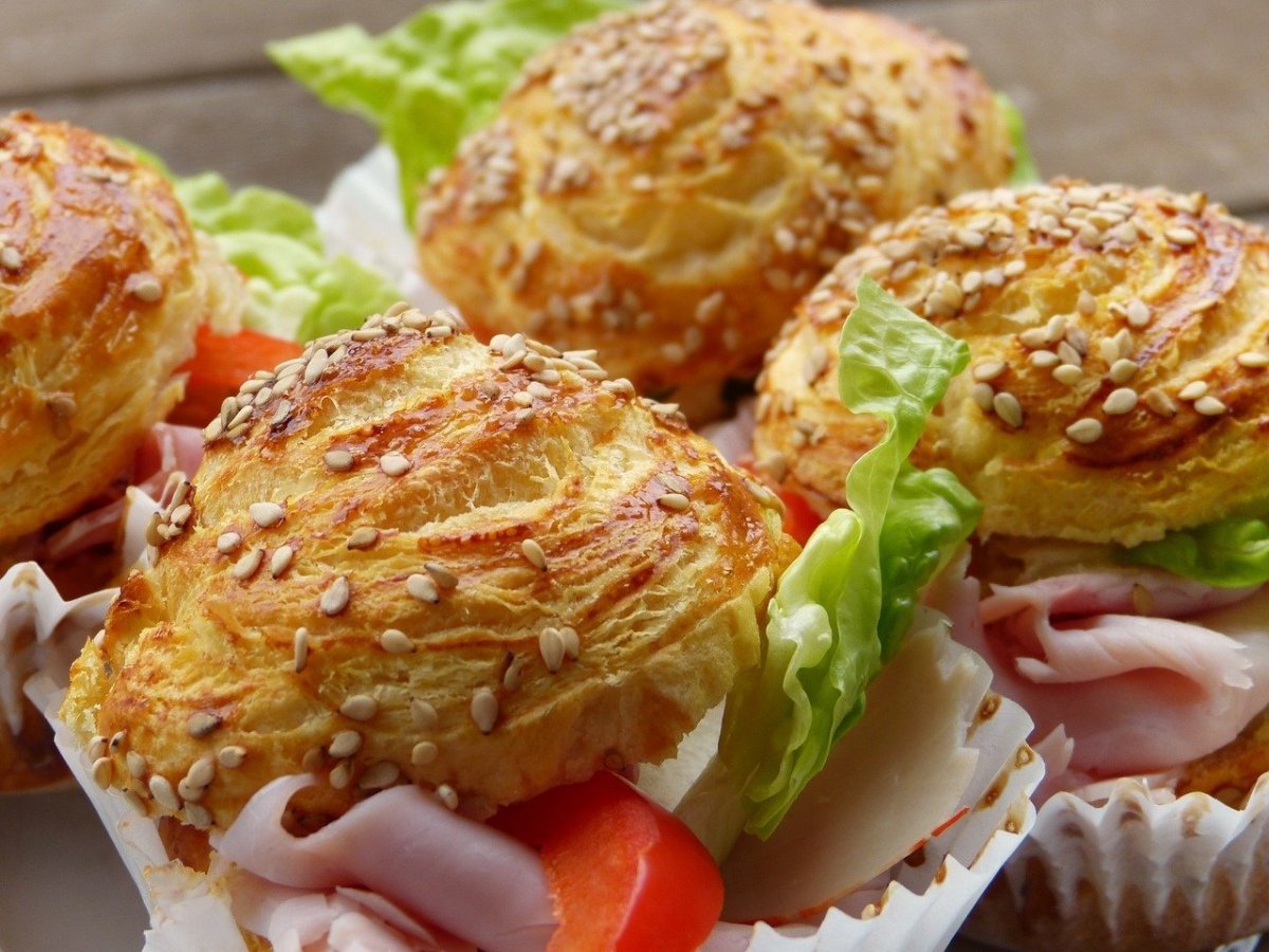 Мини ьургеры из слоенного теста