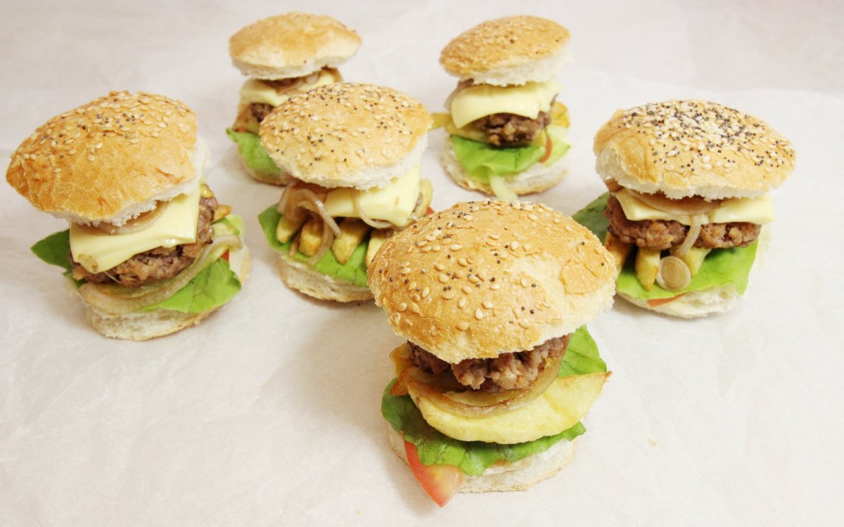 Гамбургеры из слоеного теста мини бургеры