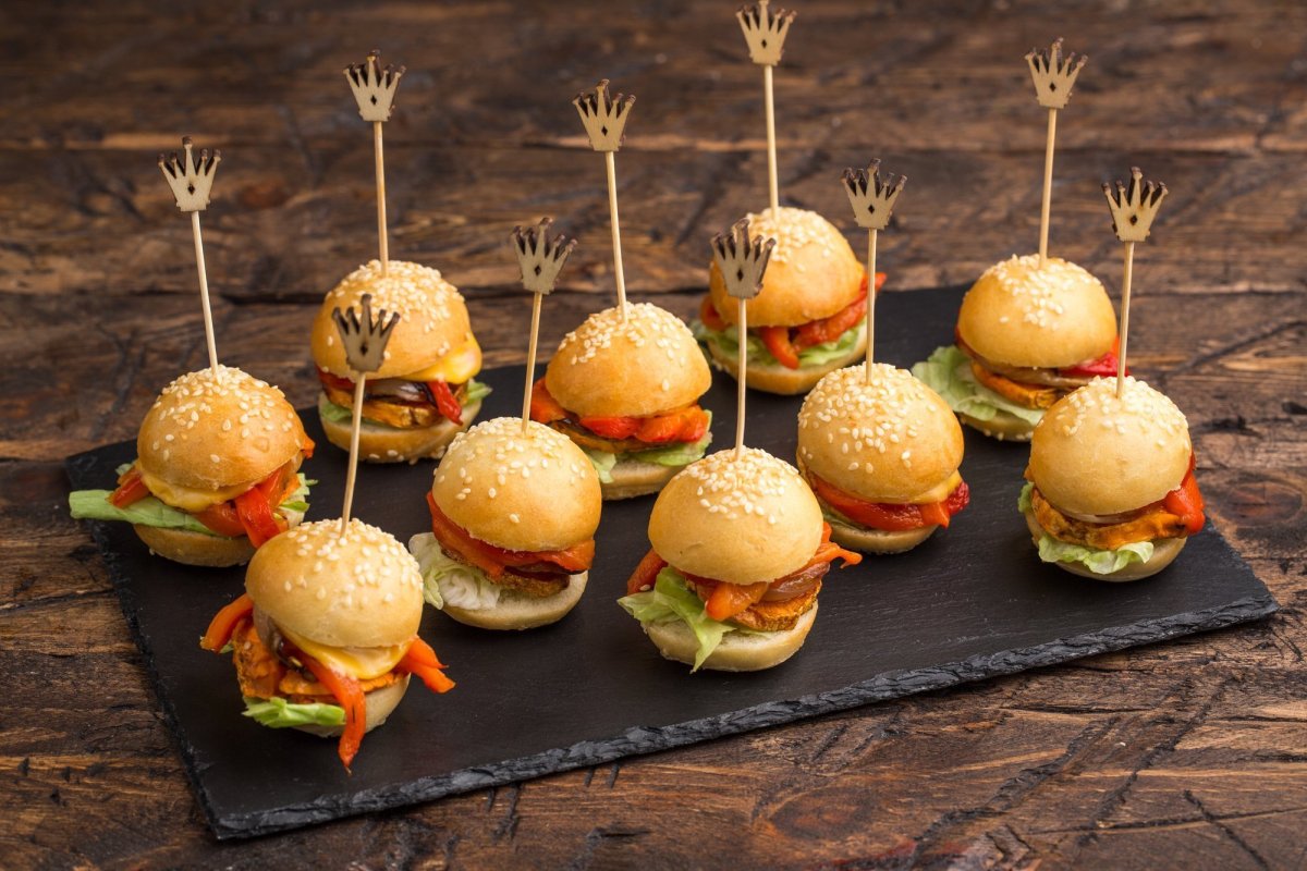 Профитроли с лососем и сливочным сыром