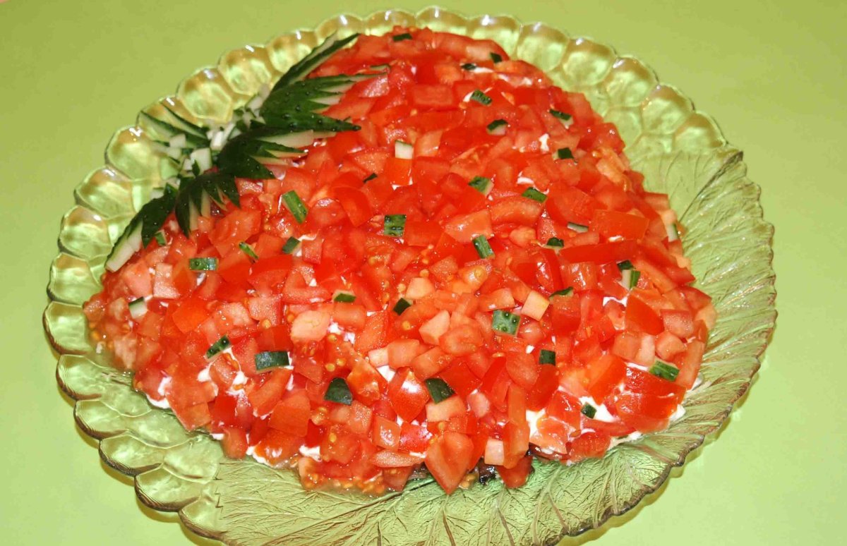 Салатыа и праздничный стол