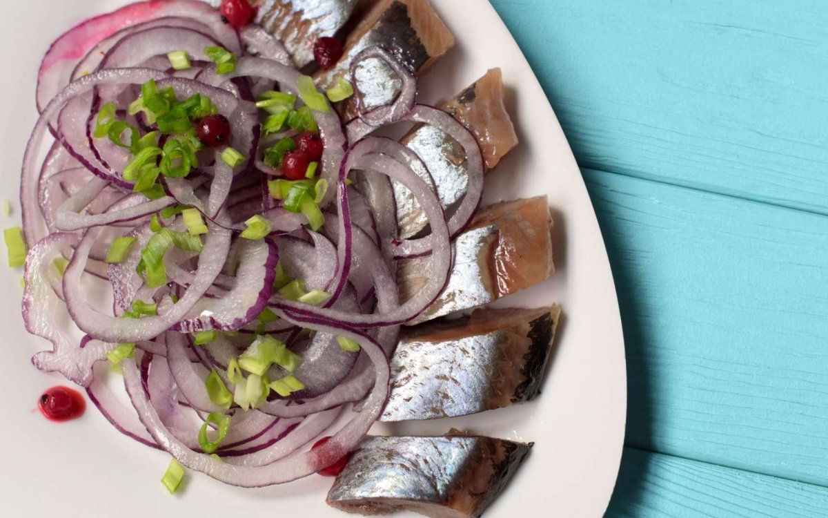 Красиво нарезать скумбрию