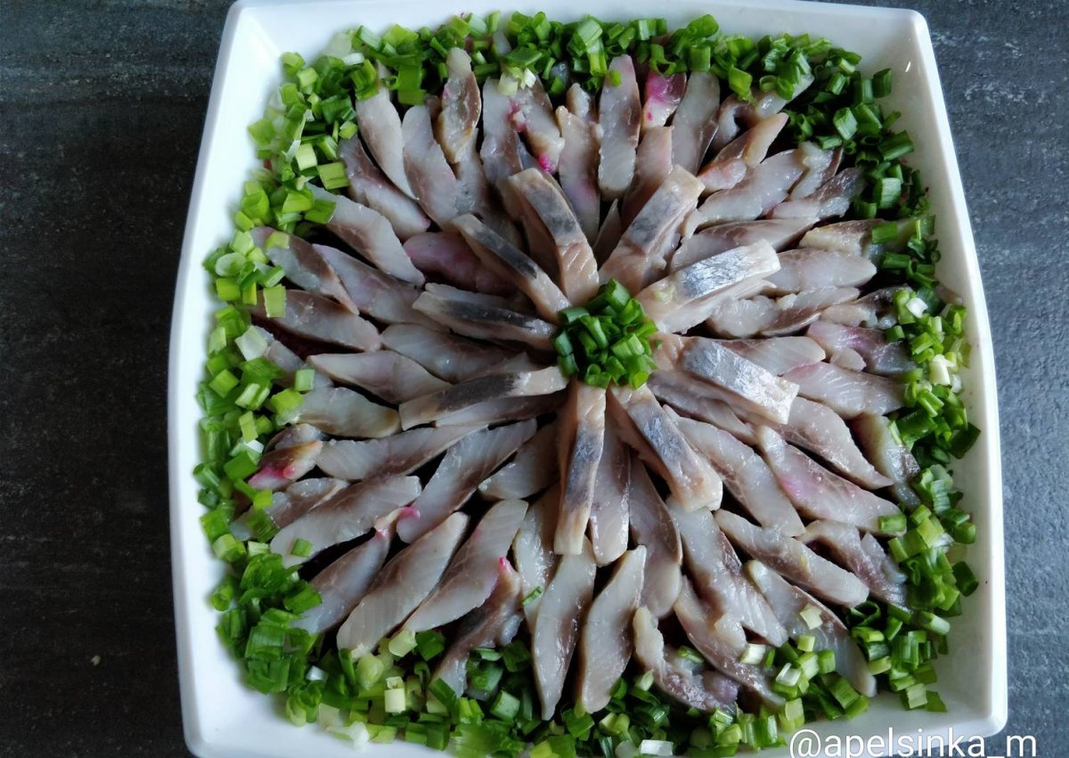 Нарезка селедки на праздничный стол