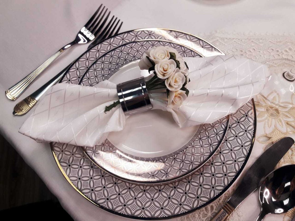 Тарелки для сервировки праздничного стола