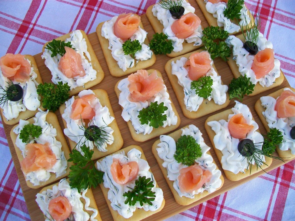 Бутерброды с крабовыми палочками и сыром